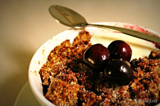 smuldrekage med kirsebær