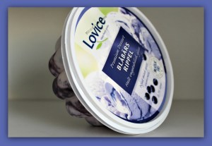 Vegansk flødeis af soja med blåbær