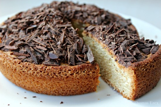 Vegansk sandkage med chokoladepynt - uden æg, mælk og smør