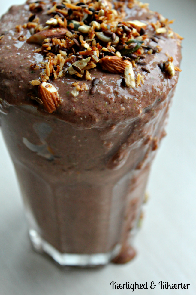sund smoothie med kakao, chokolade, milkshake